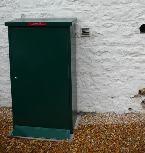 Metal storage for gas bottles